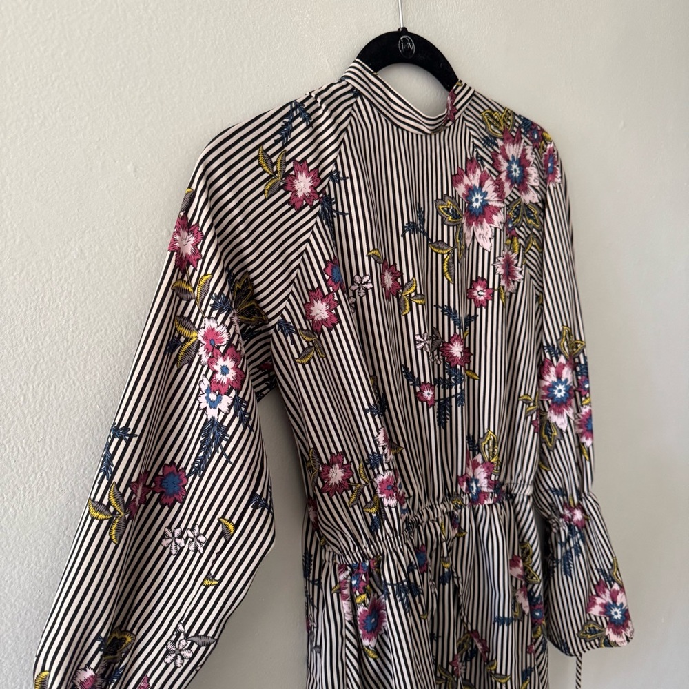 Gilli Striped Floral Bell Long Sleeve Romper Small Open Back Tie Closure - Picture 8 of 13